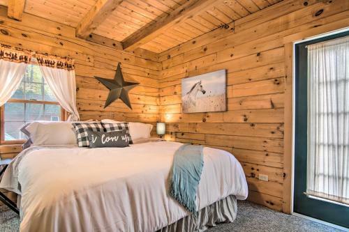 Rustic Cabin With Fireplace And Resort Amenities!