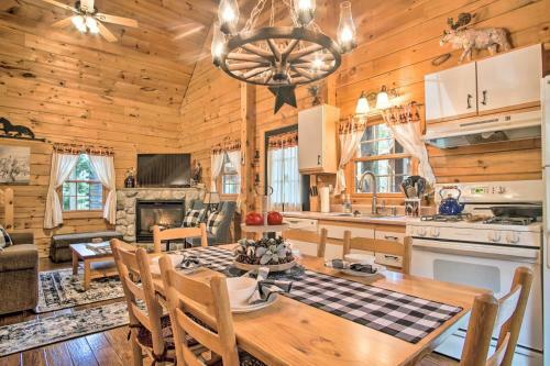 Rustic Cabin With Fireplace And Resort Amenities!