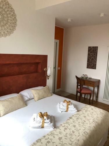 B&B Dimor'�