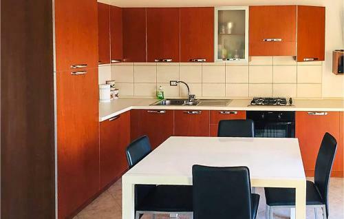 Nice Apartment In Pizzo With 2 Bedrooms