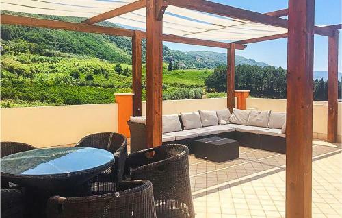 Nice Apartment In Pizzo With 2 Bedrooms