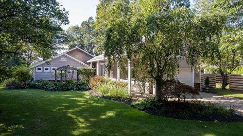 The Saugabuck House
