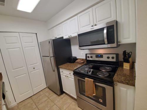 Bed & Breakfast Private Master Suite Comfortable Luxury Corporate Apartment With Pool