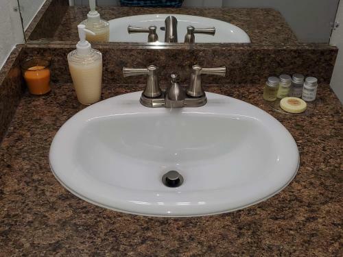 Bed & Breakfast Private Master Suite Comfortable Luxury Corporate Apartment With Pool