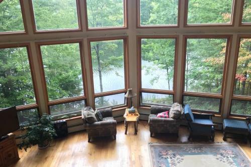 Amy?s Lake House