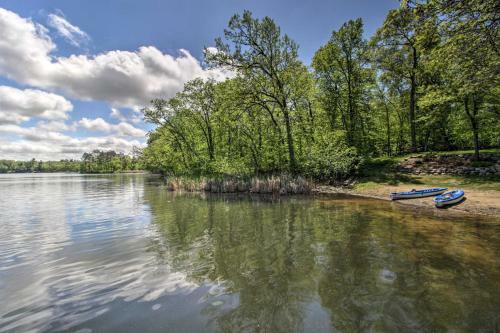Stunning Crosslake Cabin With Deck And Lake Views!