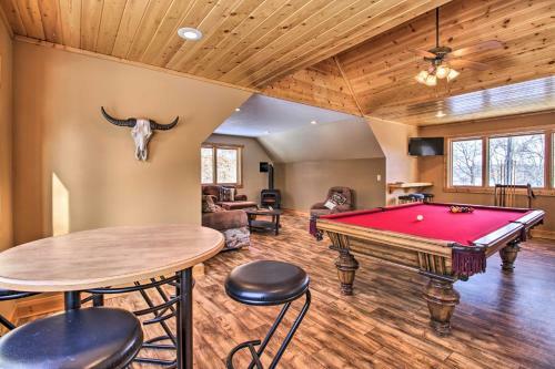 Stunning Crosslake Cabin With Deck And Lake Views!