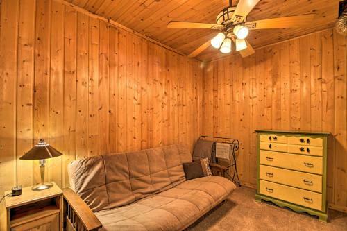 Spacious Lakefront Cabin With Fire Pit And Grill!