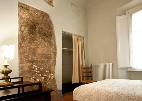 Hostal Almadelena Guest House