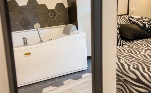 Hostal Suite Black And Wite