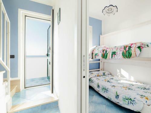 Homely Apartment In Policastro Bussentino With Pool