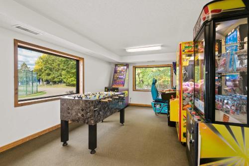 Gull Lake Getaway - Your All-season Retreat!