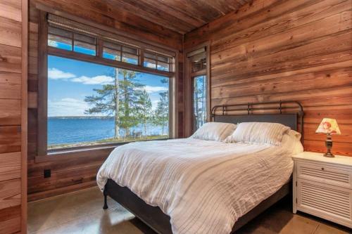Gull Lakes Finest! Reclaimed Charm And Luxury