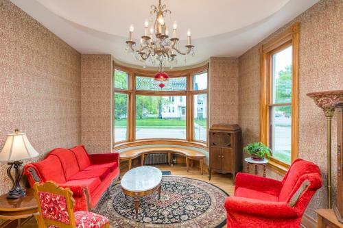 Moulin Rouge House Bed And Breakfast