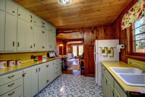 1950?s Vintage Cottage