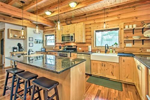 Modern Log Cabin With Rec Room, Steps To Lake!