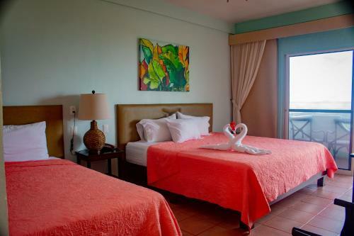 Whales And Dolphins Hotel