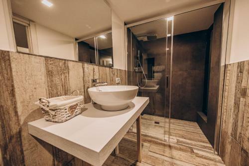 Le Suite Bed