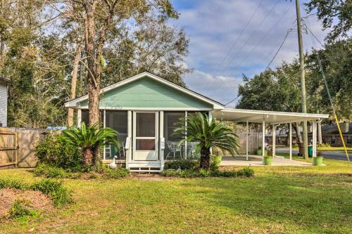 Charming Gulf Coast Cottage - 1 Mi To Beach!
