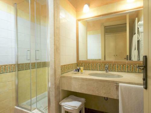Lovely Apartment In Sardegna With Shared Garden