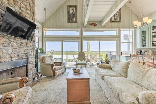 Secluded Stilt House On Fontaine Reserve!