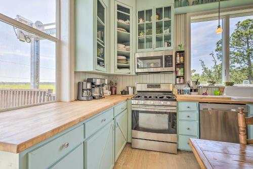 Secluded Stilt House On Fontaine Reserve!