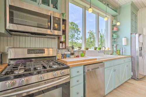 Secluded Stilt House On Fontaine Reserve!