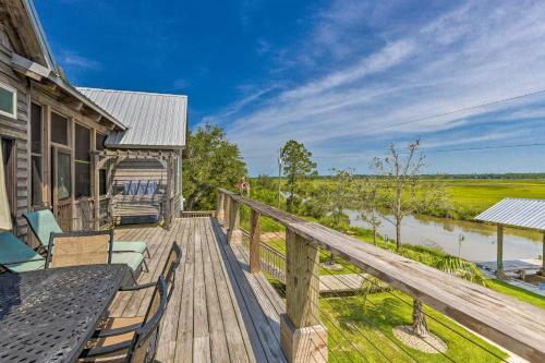 Secluded Stilt House On Fontaine Reserve!