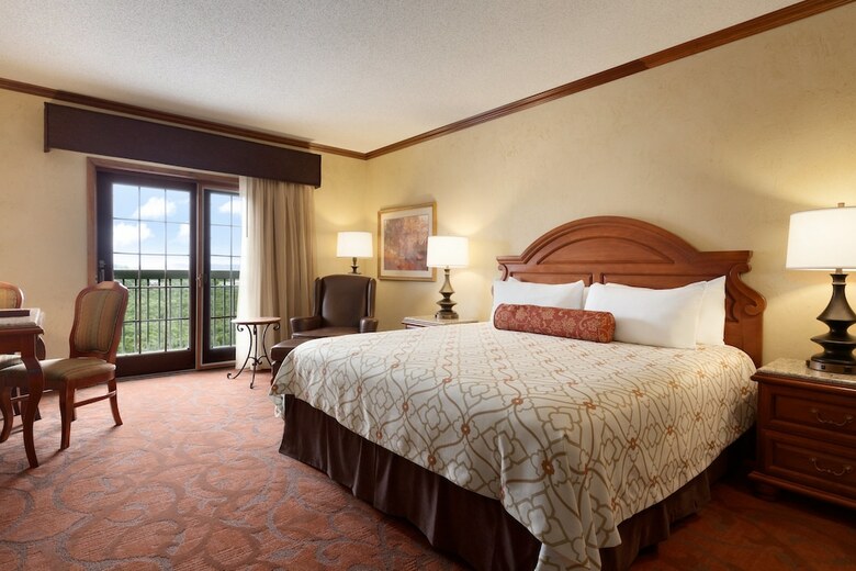Hotel Chateau On The Lake Resort Spa