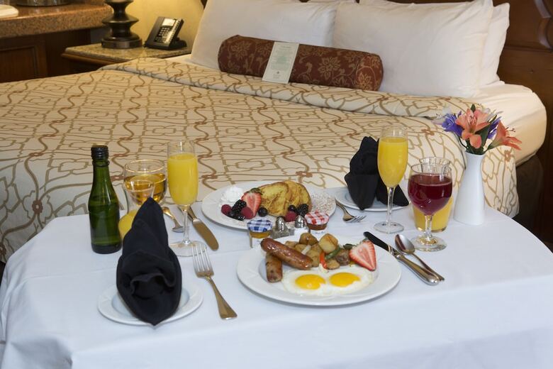 Hotel Chateau On The Lake Resort Spa