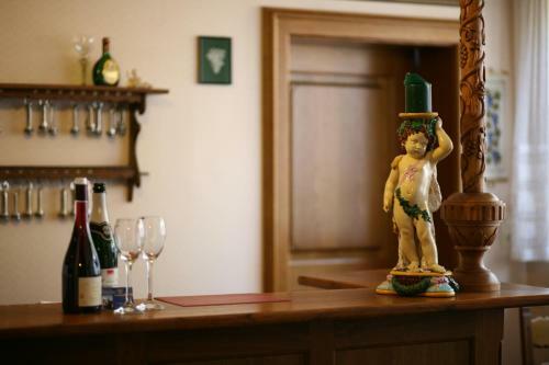 Hostal Glocke Weingut Und Hotel