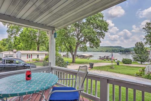 Cheerful Camdenton Cottage Steps To Lake!