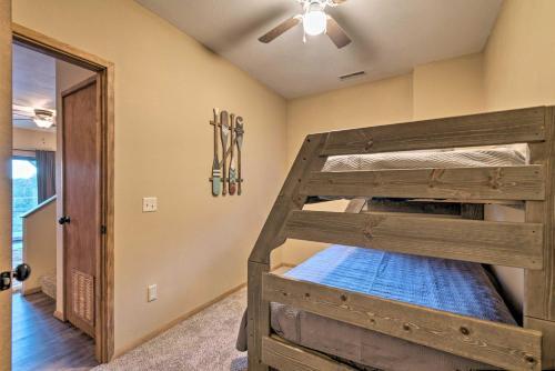 Dog-friendly Entertainment Lodge With Fire Pit!
