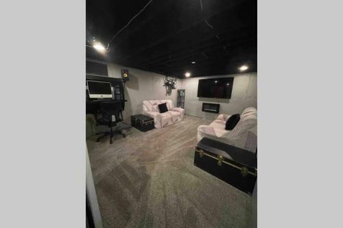 Peaceful 3 Bedroom Home Finish Basement Fire Place