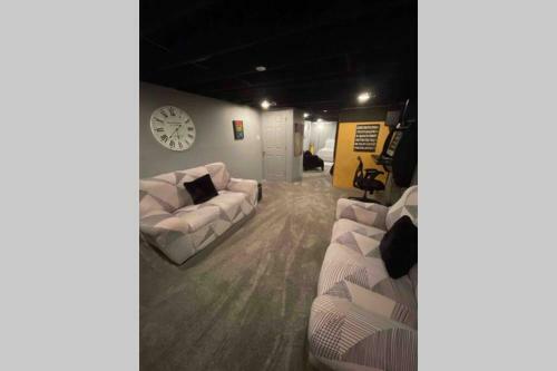 Peaceful 3 Bedroom Home Finish Basement Fire Place