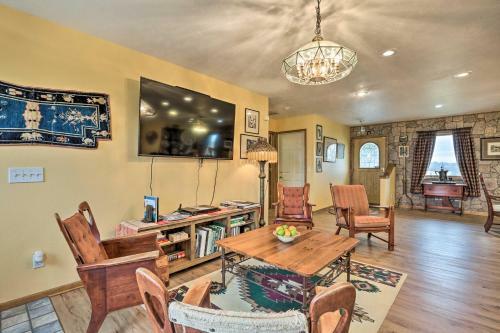 Buffalo Home On A Hill With Pasture Views!