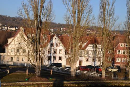 Hostal Main3 - Schlafen Am Fluss