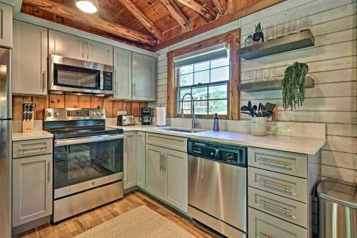 Updated Cabin On Indian Point With Large Deck!