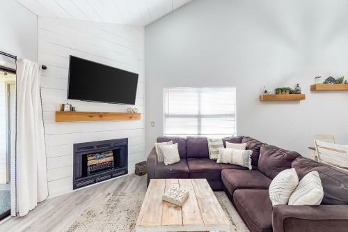 Lofty Retreat & Paradise Pointe