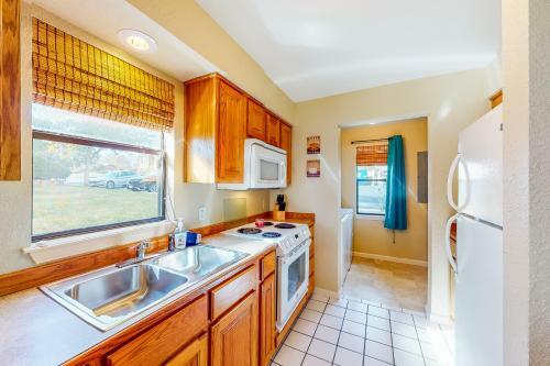 Lofty Retreat & Paradise Pointe