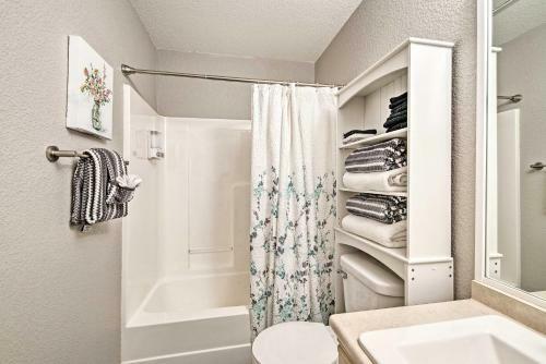 Apartamento Waterfront Branson Escape With Private Balcony!