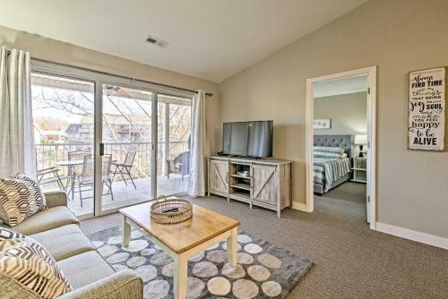 Apartamento Waterfront Branson Escape With Private Balcony!