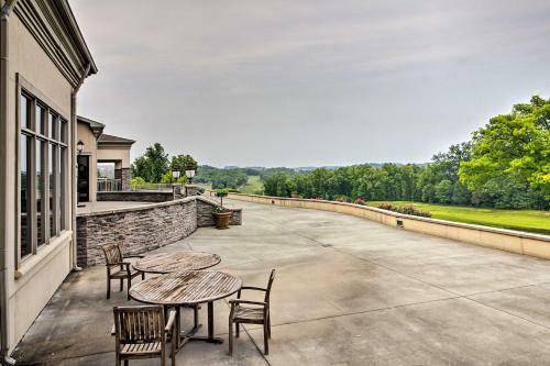 Villa Conveniently Located Branson Getaway With Pool!