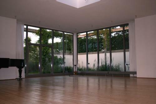 Bed & Breakfast Room Art Lovers