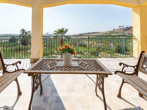 Villa Stellar Apartment In Realmonte With Shared Swimming Pool