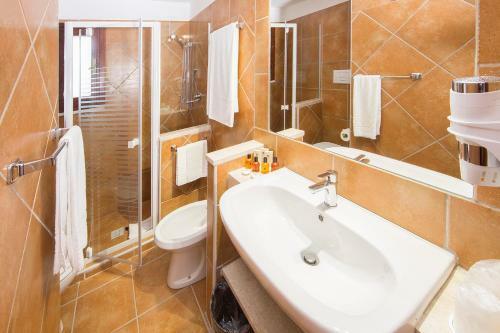 Colonna Beach Apartments