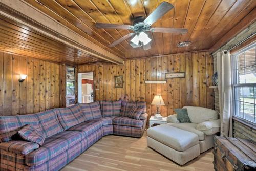 Cobblestone Cottage 10 Mi To Pomme de Terre!