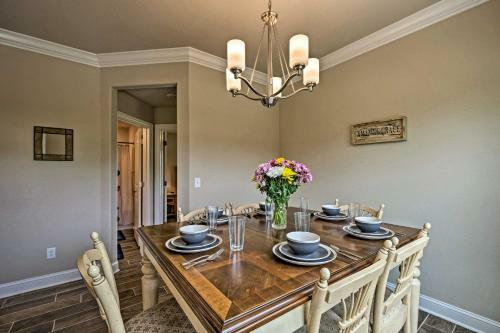 Ideally Located House Along Table Rock Lake!