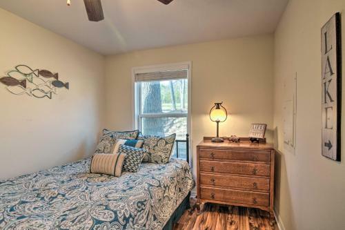 Table Rock Lakefront Getaway With Private Swim Dock!