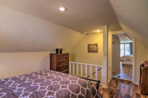 Table Rock Lakefront Getaway With Private Swim Dock!